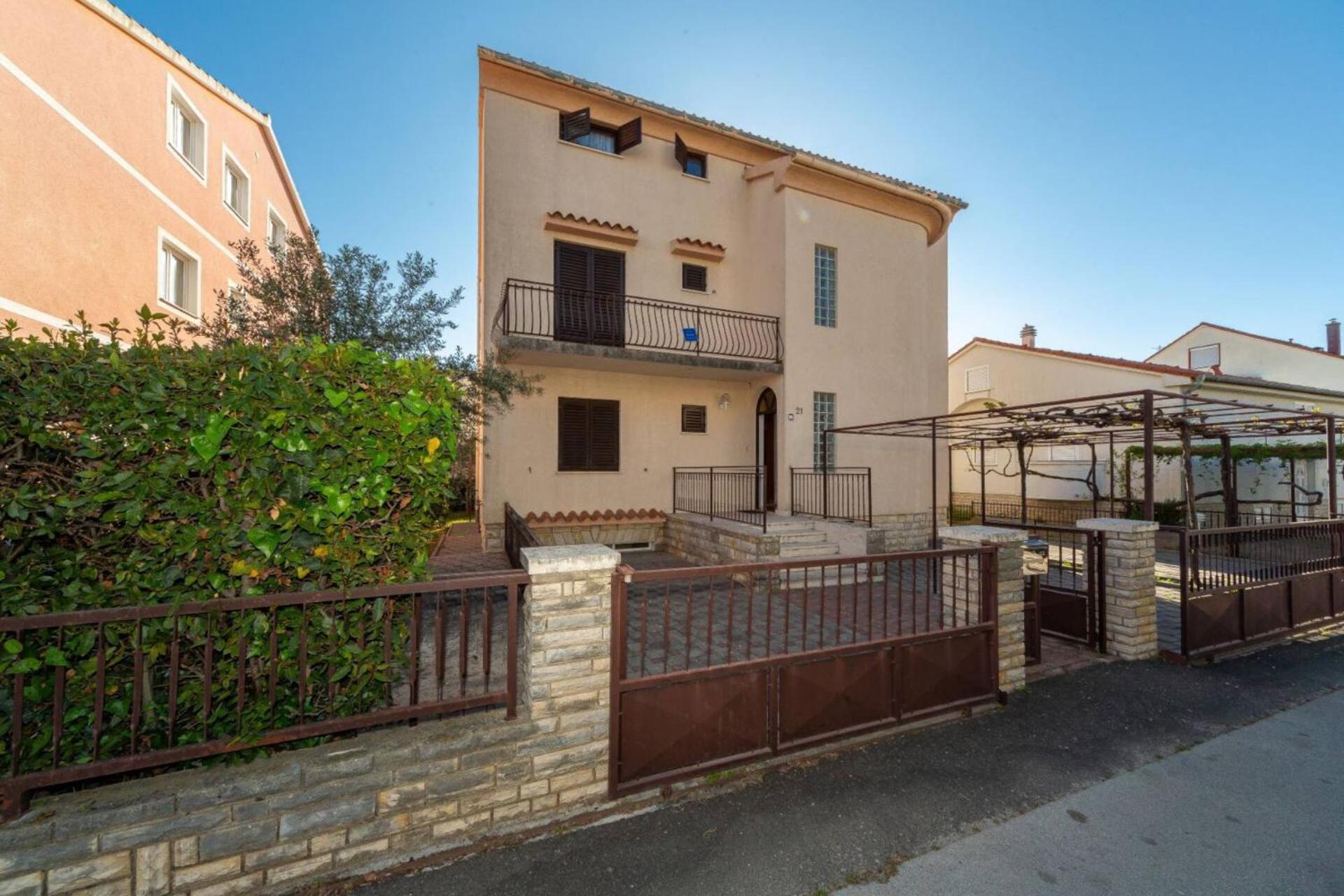 Three Bedroom Apartment In Biograd Biograd Na Moru Eksteriør billede