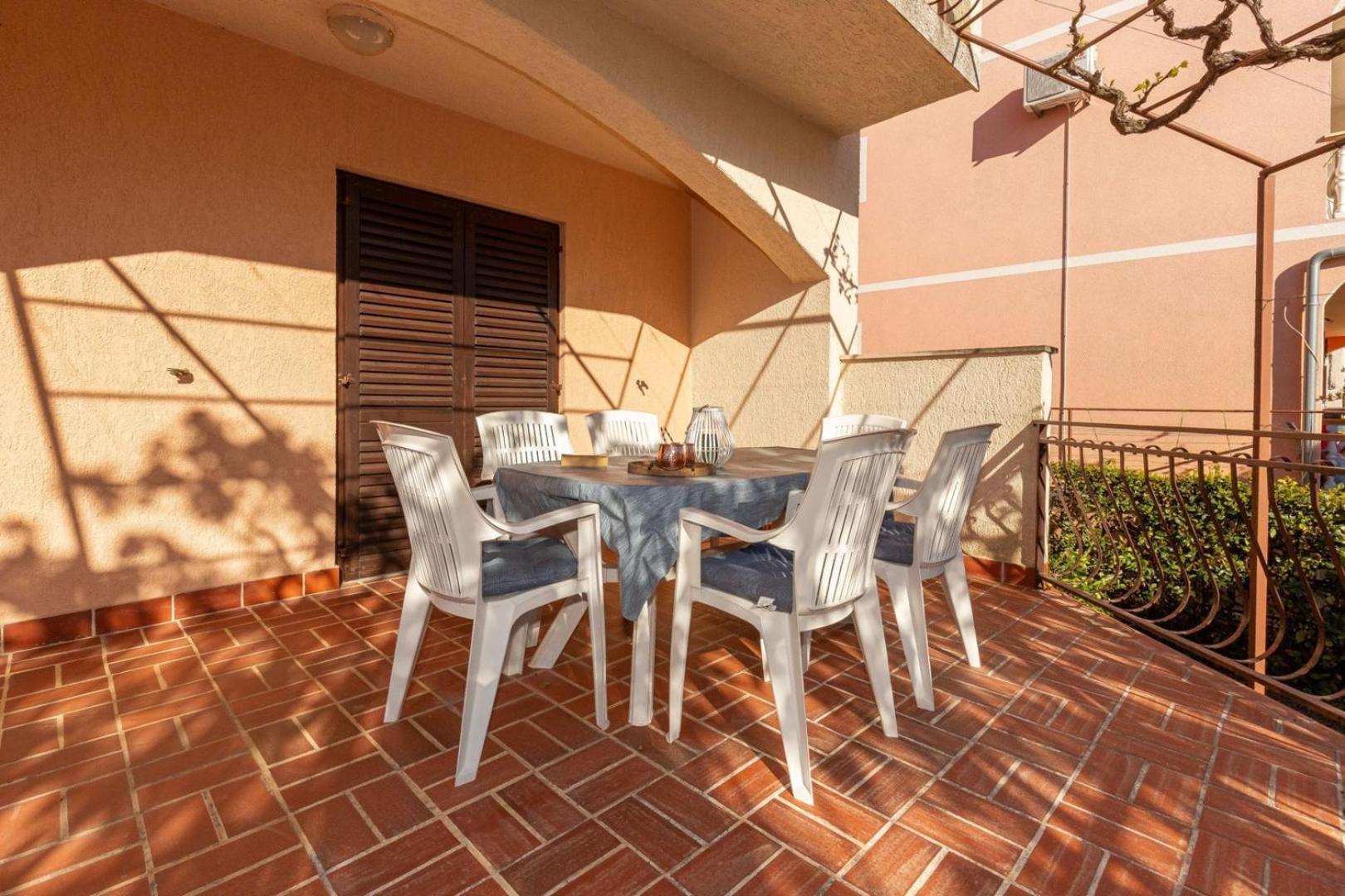 Three Bedroom Apartment In Biograd Biograd Na Moru Eksteriør billede